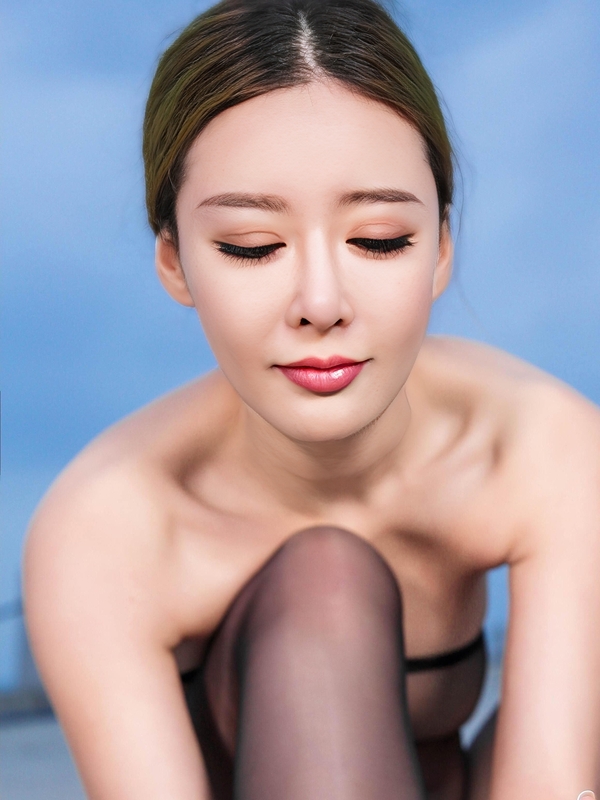  [AISS爱丝] 10.16 钻石版：F5028《独自等待索菲》无修版