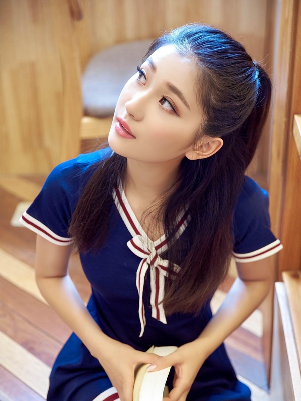  [AISS爱丝] 08.03 F6030《亚美依-逛街时候的小秘密》