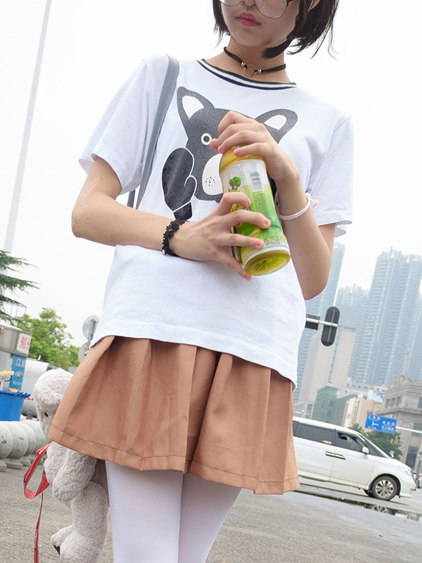  BETA-004 某高三女生